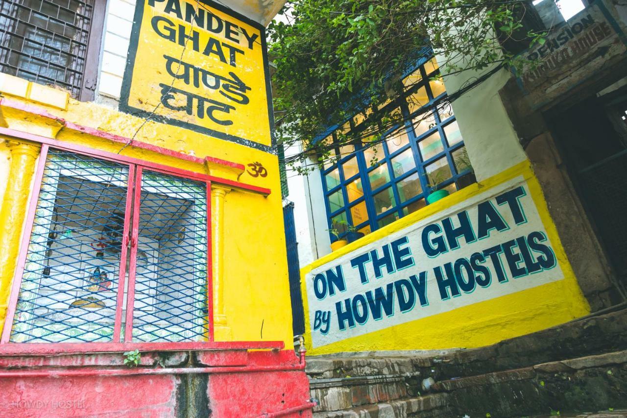 On The Ghat By Howdy Hostels Bénarès Extérieur photo